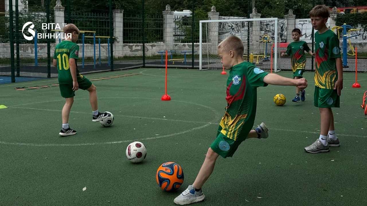 Ніч в укритті, а вранці — на тренування: як юні вінницькі футболісти стали чемпіонами