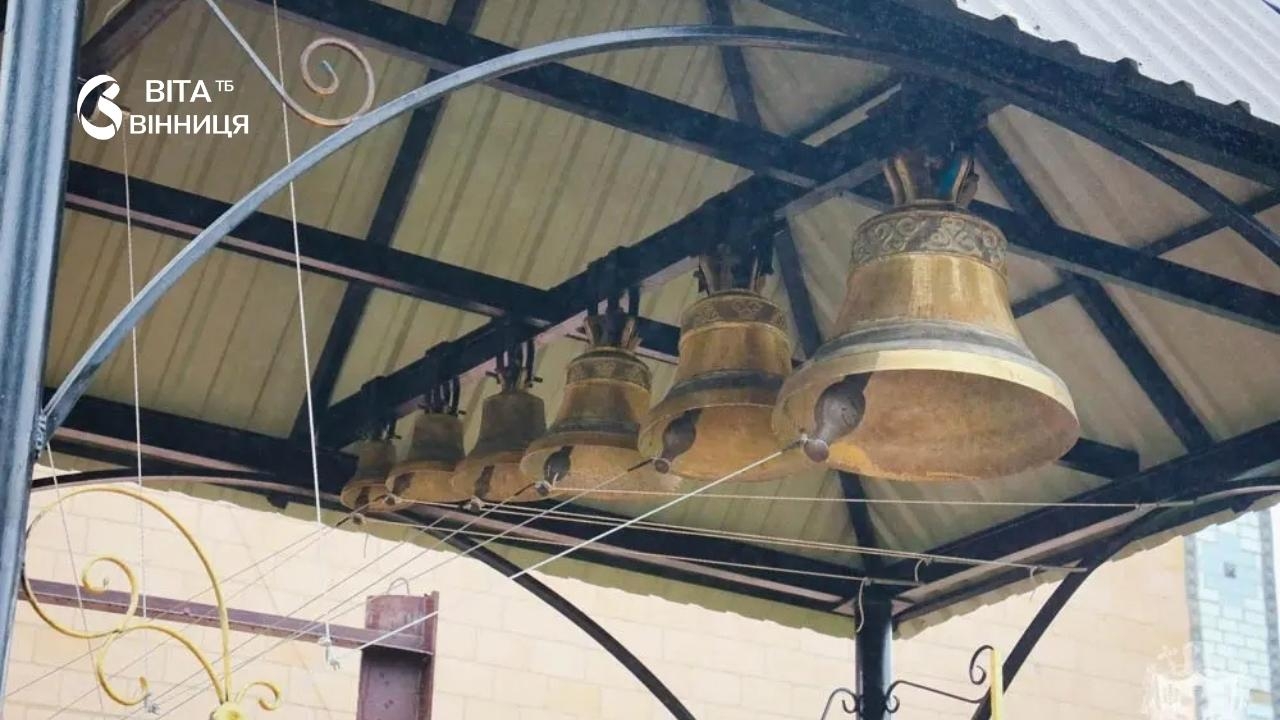 Нова дзвіниця, каплиця та шість дзвонів: у Чернівцях освятили храмові споруди