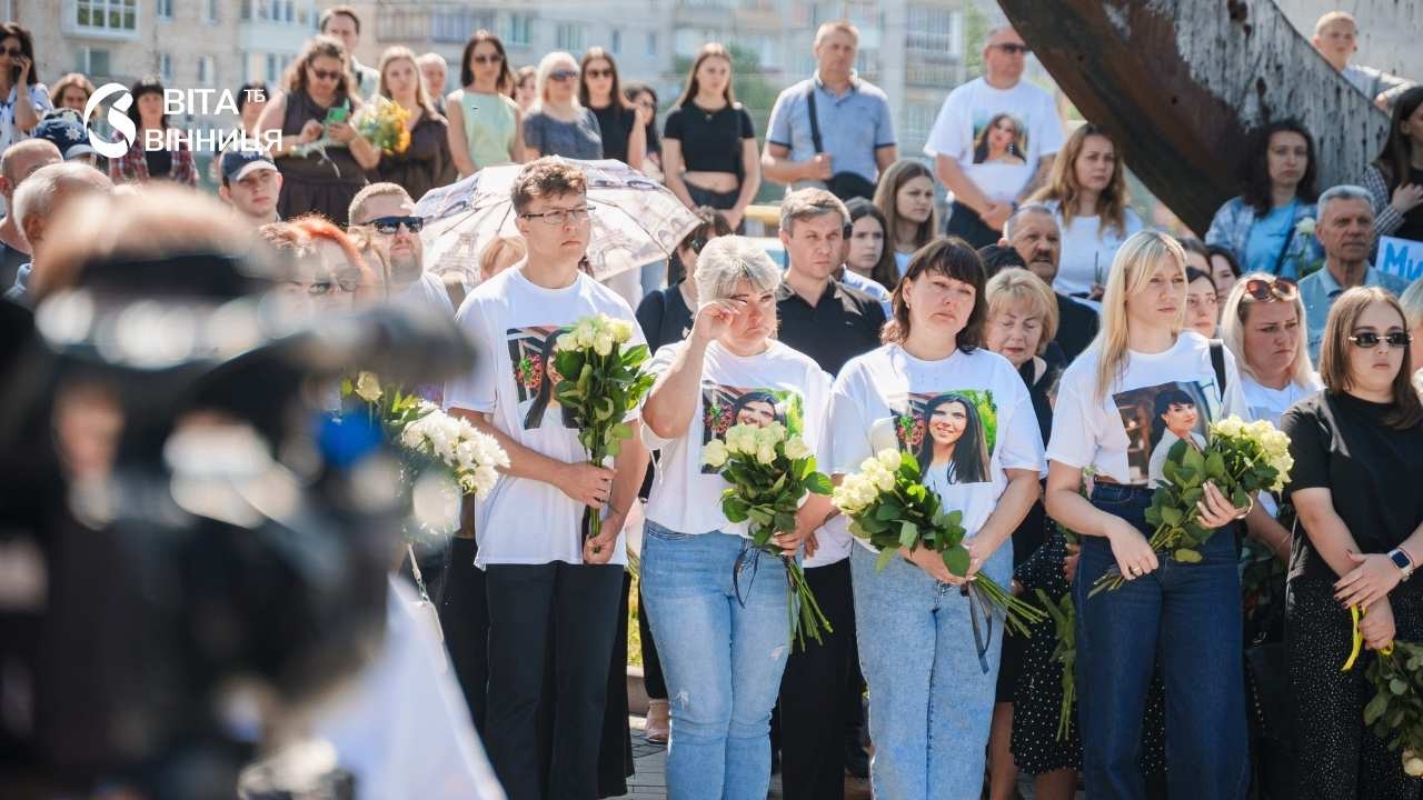 О 10:46 місто затамувало подих: як Вінниця згадала жертв 14 липня