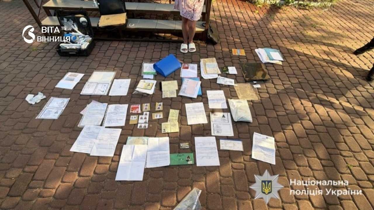 Обіцяла знайти брата у полоні та допомогти з інвалідністю: шахрайку з Могилів-Подільського взяли під варту