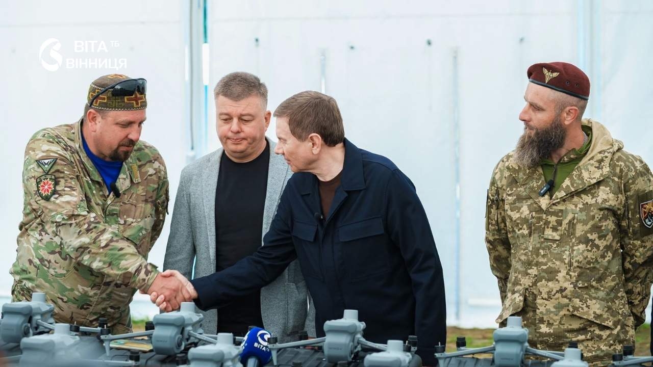 Одні бачать, інші б'ють: бійці на Сумському напрямку отримали від Вінниці 300 FPV-дронів і 15 розвідників Matrice