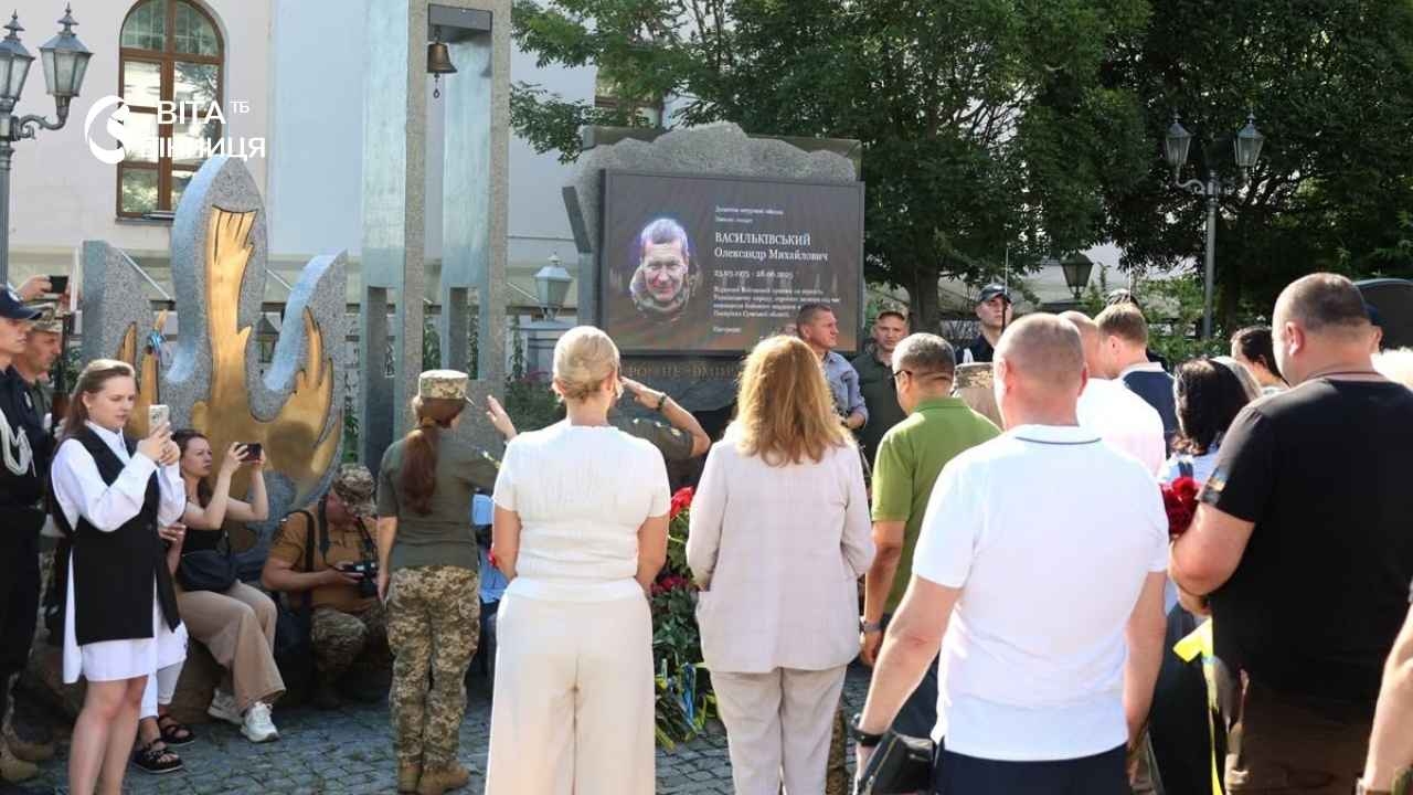 Основний Закон захищає мужність воїнів: у День Конституції Вінниця вшанувала Героїв