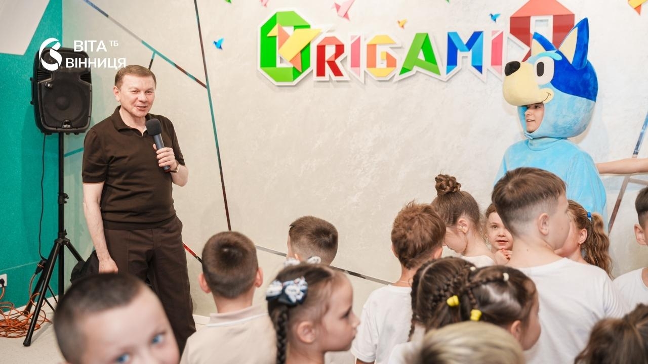 Першокласники з родин Героїв отримали у Вінниці по 5 тисяч гривень на підготовку до школи