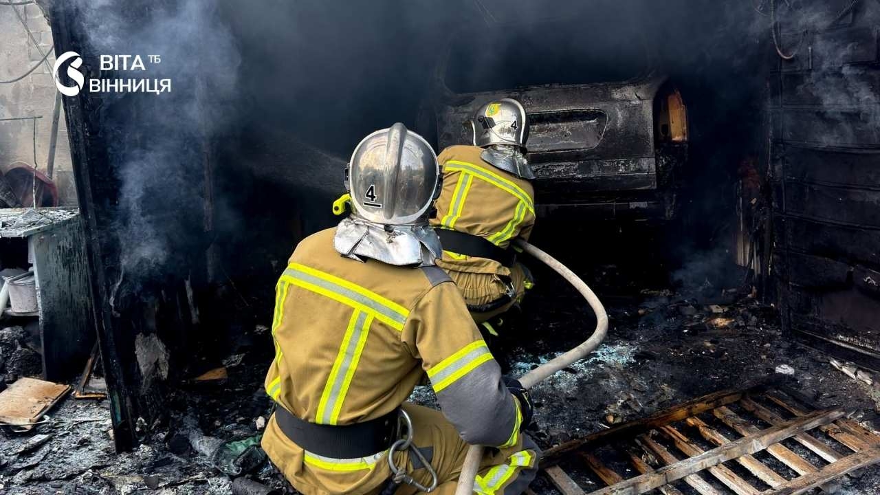 Під час жнив на Барщині згорів комбайн