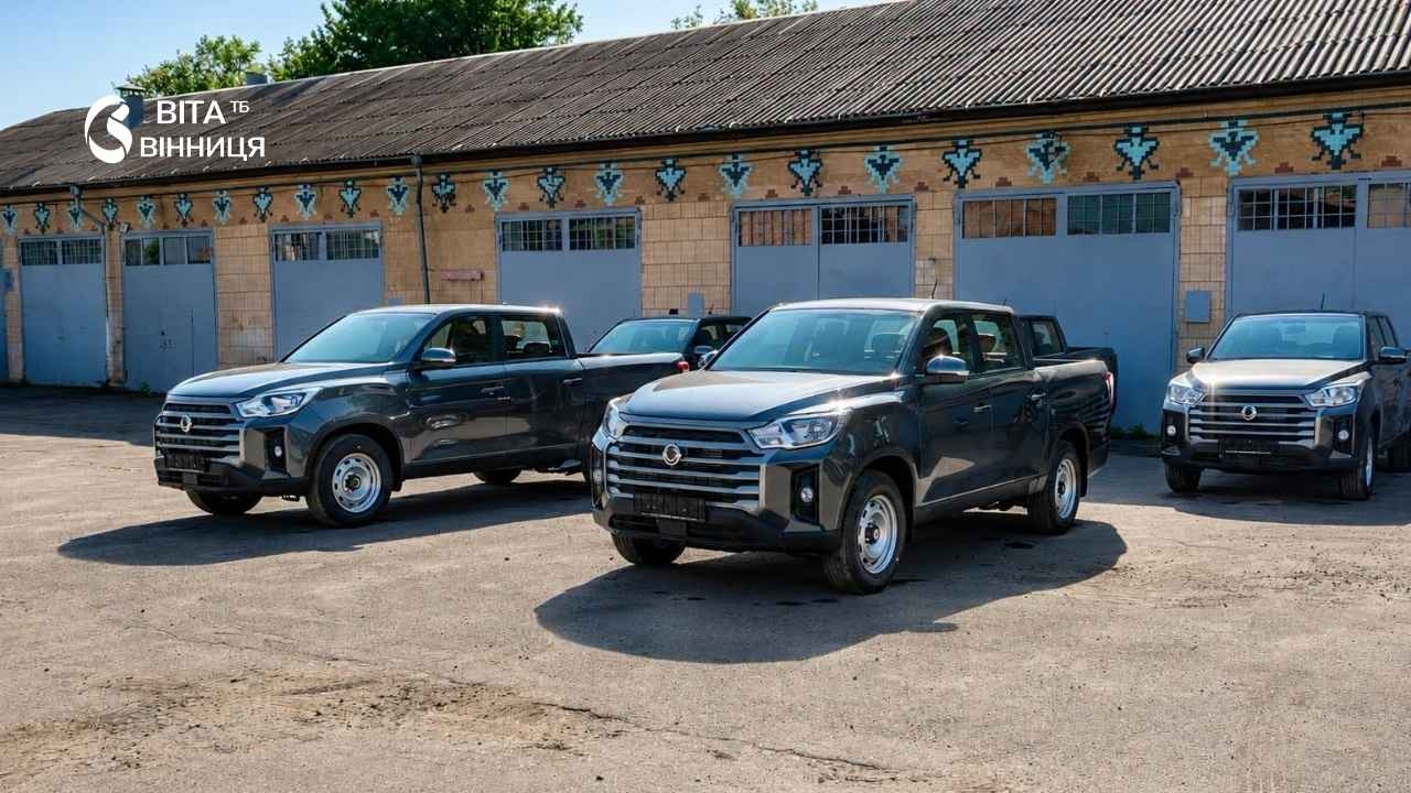 Пікапи для підвозу боєкомплекту передали вінничани бійцям «Червоної калини»