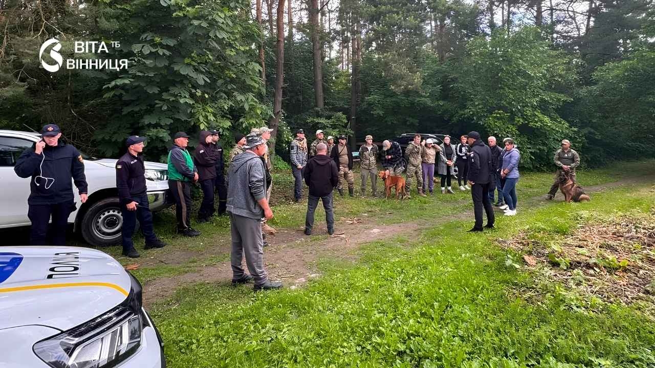 Пішла по ягоди й не повернулася: на Вінниччині шукають 78-річну жінку