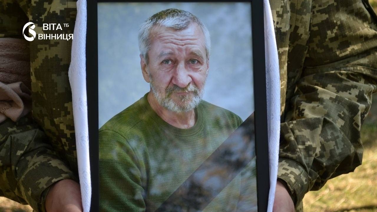 Пішов на війну у 2014-му і знову добровольцем у 2022-му: Бершадщина прощалась із сержантом-танкістом