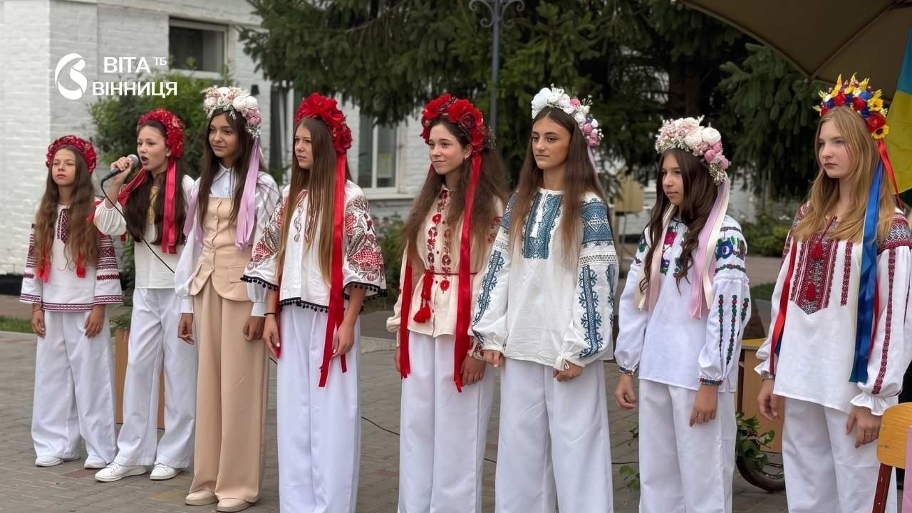 Пісні, вірші та юні таланти як у Вінницьких Хуторах відзначили День української музики (2)