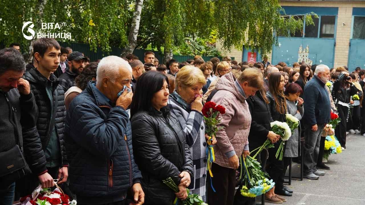 Поет, журналіст, марафонець, санітар.... Імена десятьох випускників Технічного ліцею викарбували на стелі