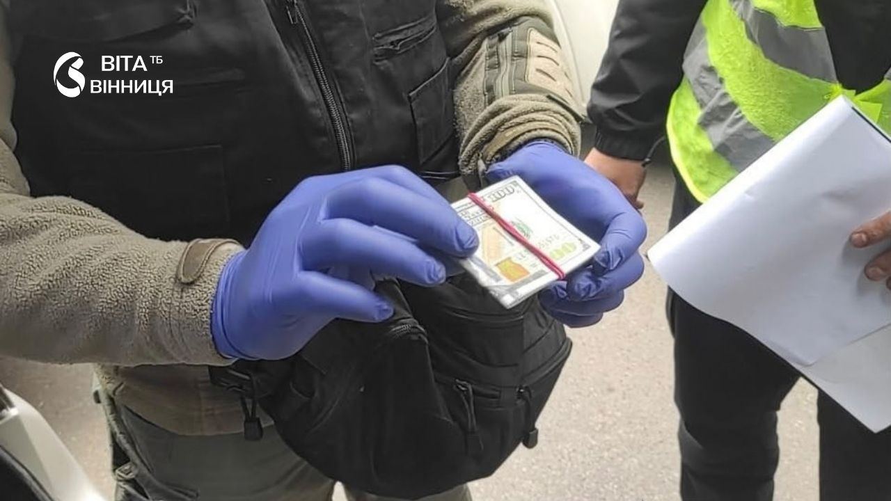 Понад 30 обшуків у Вінниці та Києві правоохоронці розкрили схему з посвідками для іноземців