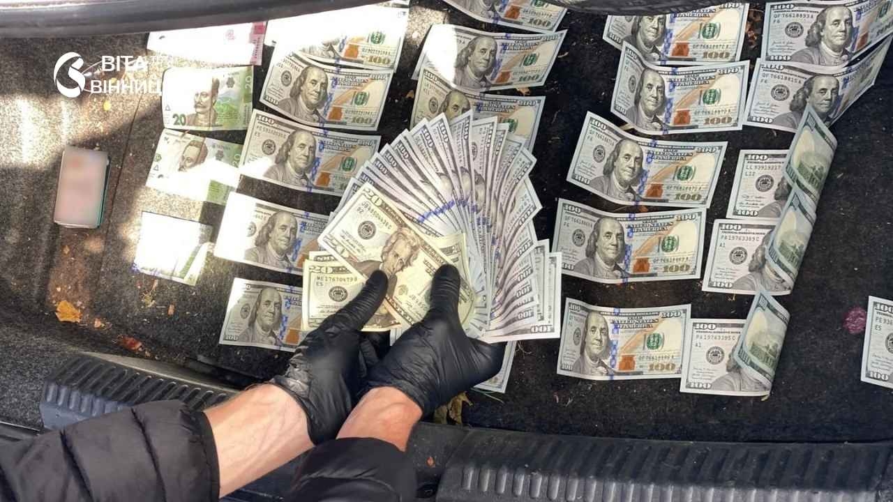 Понад 30 обшуків у Вінниці та Києві правоохоронці розкрили схему з посвідками для іноземців
