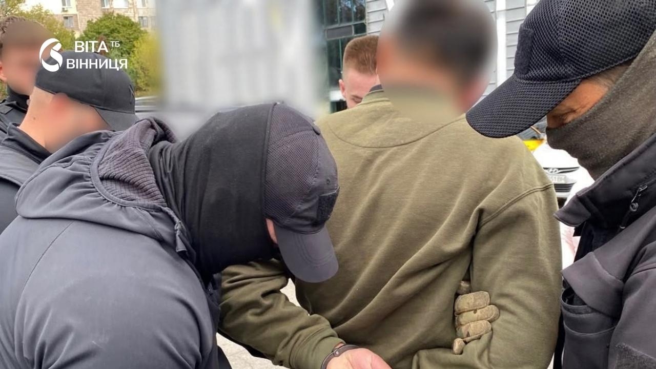 Понад 30 обшуків у Вінниці та Києві: правоохоронці розкрили схему з посвідками для іноземців