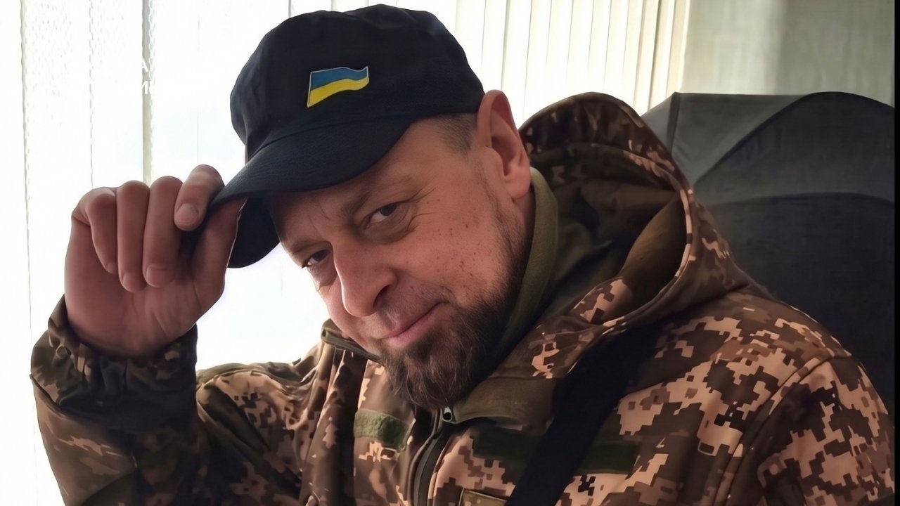 Приспущені прапори з чорними стрічками: у Козятині попрощаються з воїном-земляком