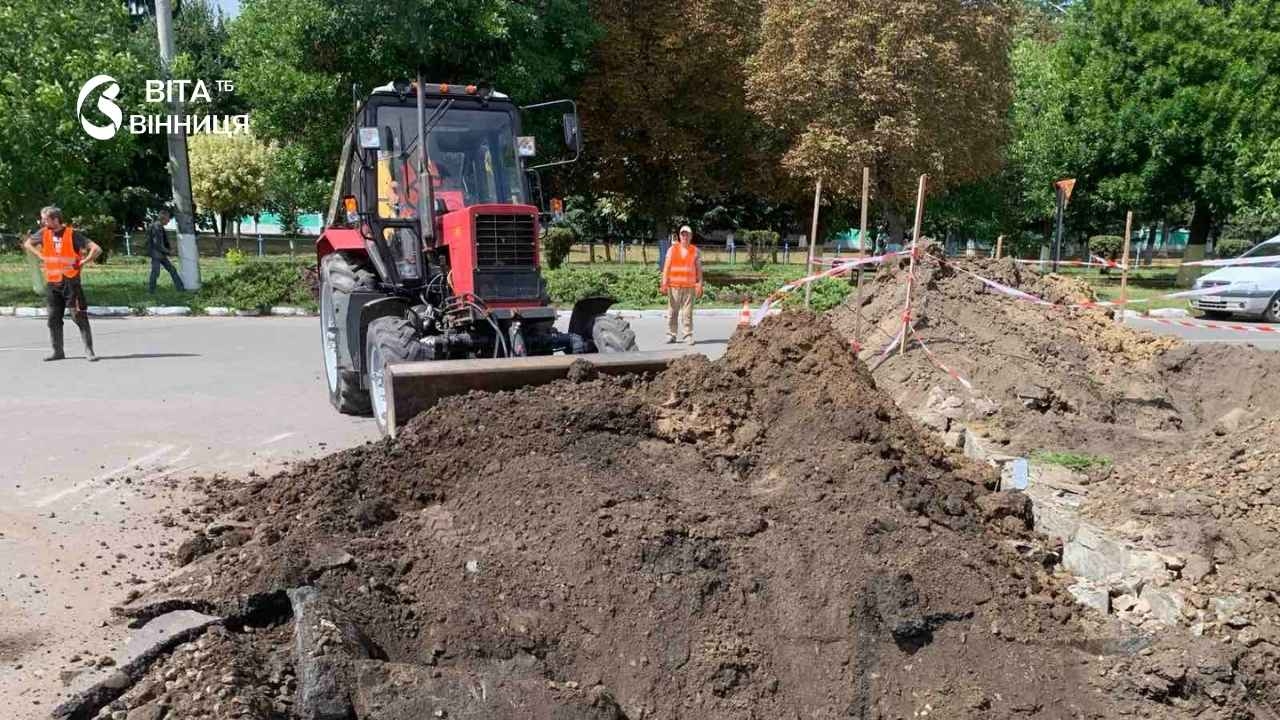 Ремонтники Калинівки працювали всі вихідні над ліквідацією порива водогону