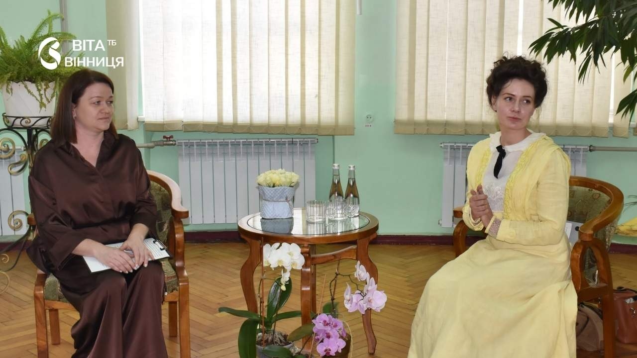Ретроблогерка з Вінниці кілька років носить сукні й капелюшки 19 століття