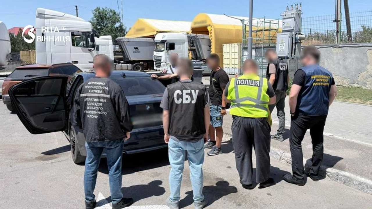 Три кросовери за 17 900 доларів: вінничанин продавав авто під виглядом гуманітарки для ЗСУ