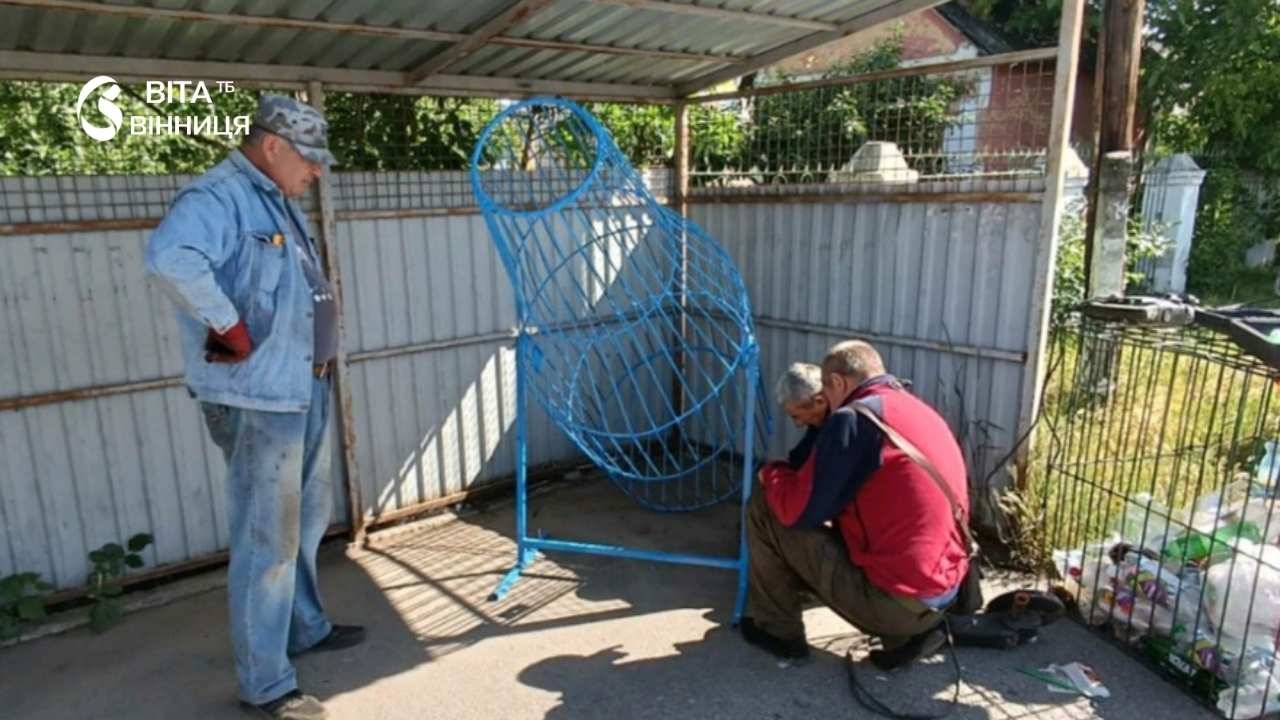 У Калинівці встановили креативну урну для сортування ПЕТ-пляшок