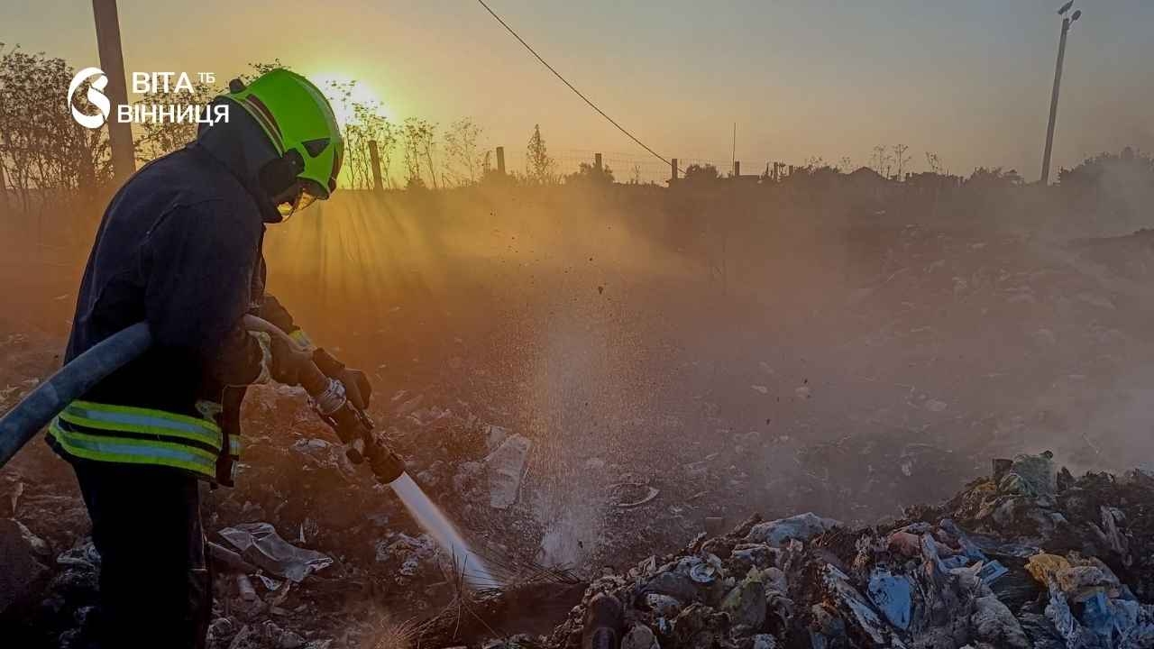 У Козятинській громаді згорів автомобіль, припаркований на узбіччі