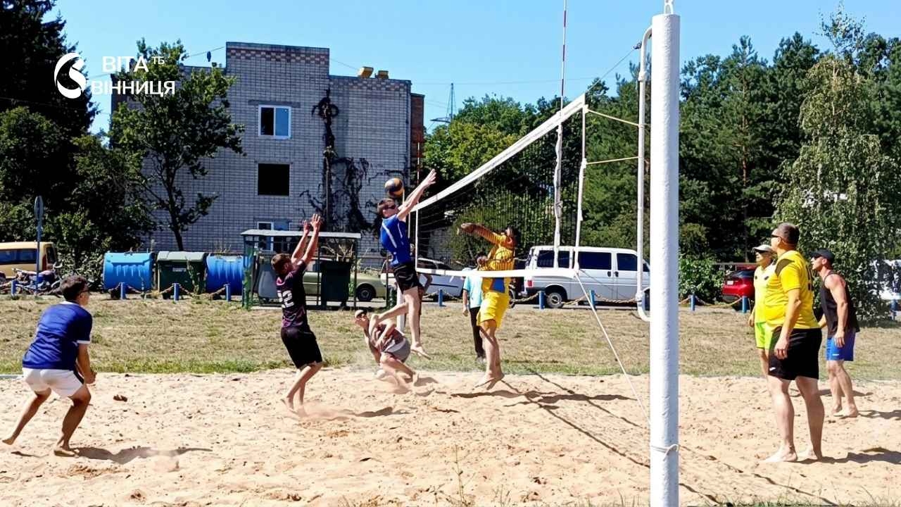 У Ладижині відбувся чемпіонат громади з паркового волейболу
