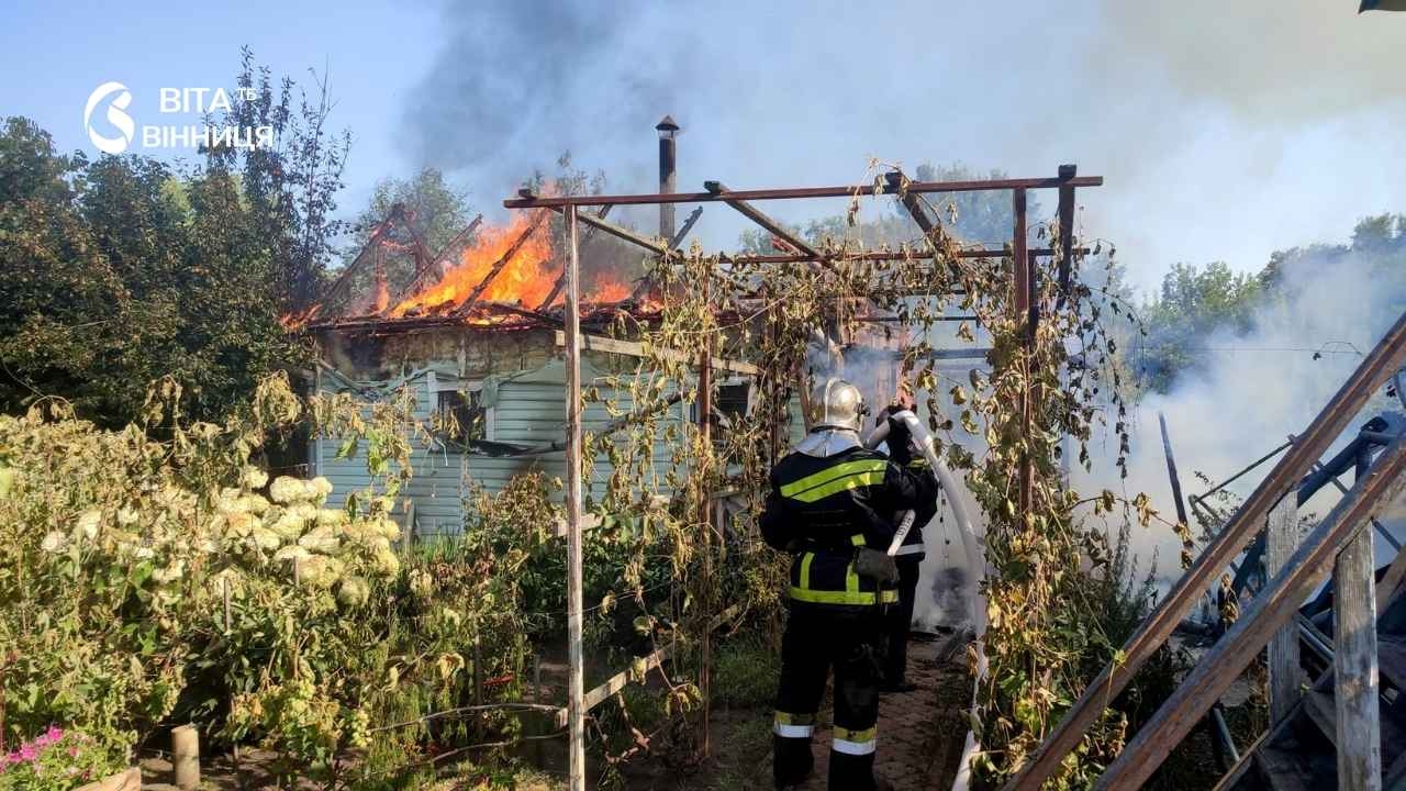 У Турбівській громаді пожежники не дали вогню поширитися на дачах