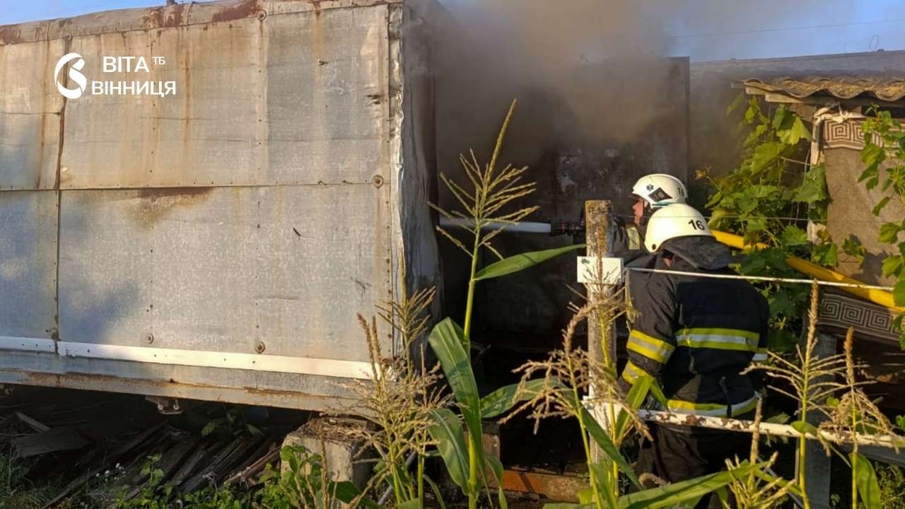 У Вінниці горіла побутова кімната в колишньому гуртожитку: 20 людей тікали з задимленої будівлі