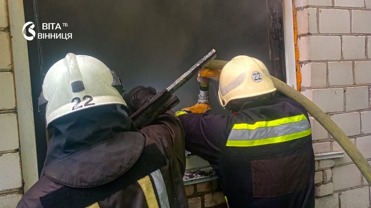 У Вінниці рятувальники евакуювали мешканців через пожежу в електрощитку