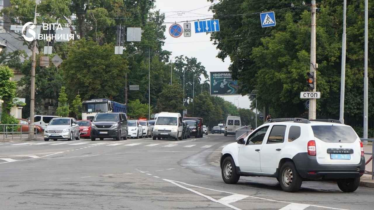 На вулицях Вінниці світлофори синхронізують з хвилиною мовчання