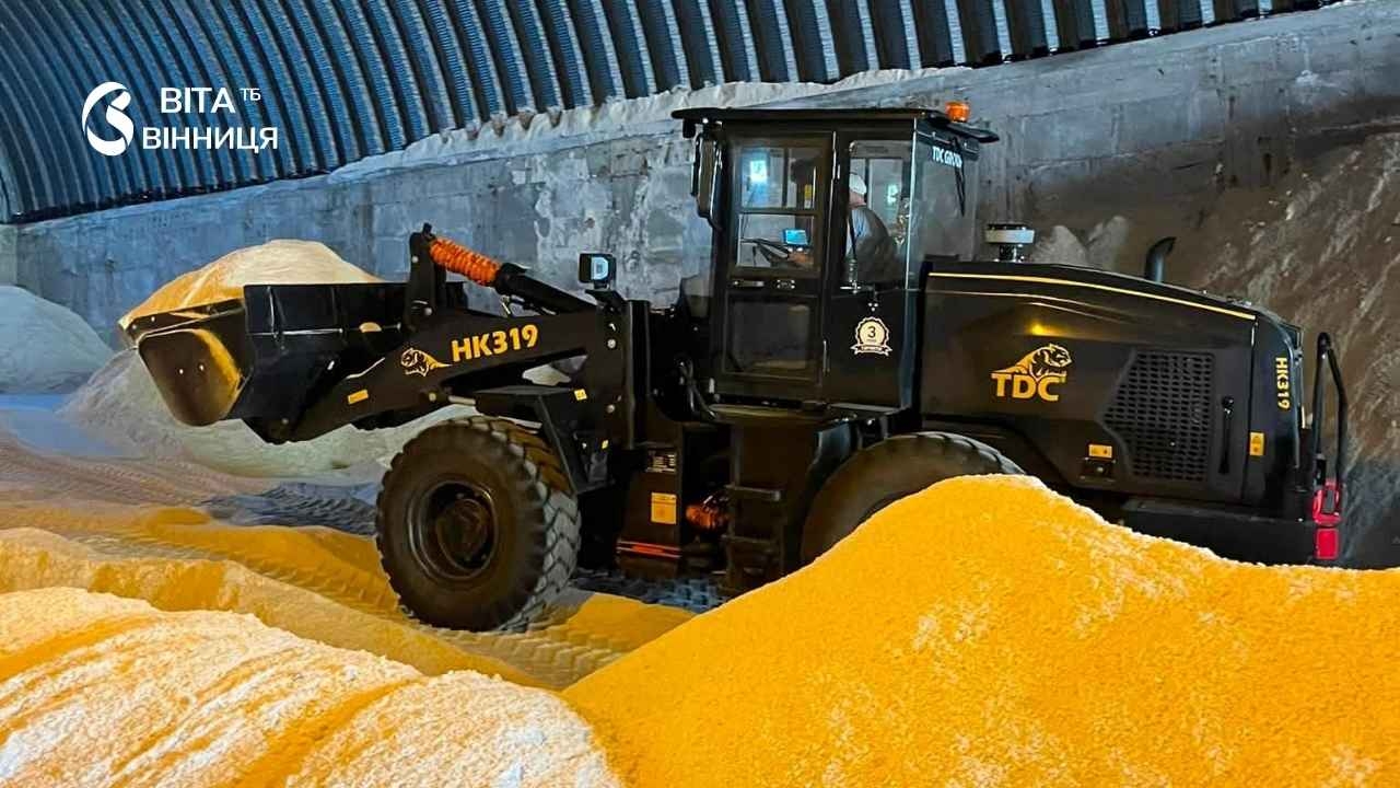 У Вінниці вже розпочали заготівлю матеріалів для обробки доріг взимку