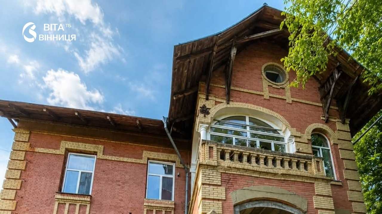 У Вінниці за понад 35 тис. доларів продають квартиру в легендарному «Графському будинку»