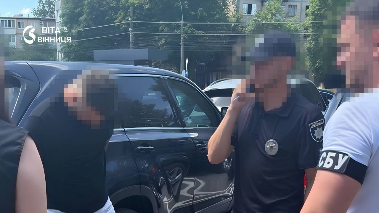 У Вінниці затримали водія-евакуатора, який ховав ухилянтів у авто