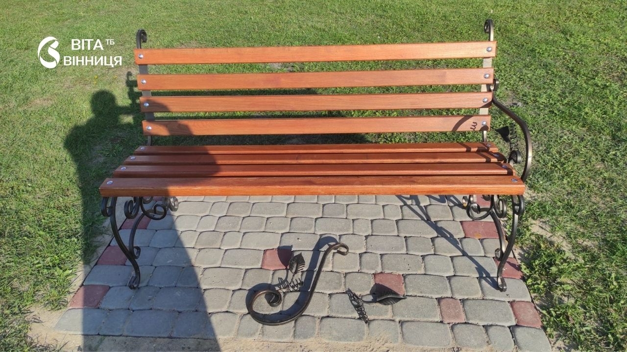 Вандали зіпсували місце відпочинку ветеранів у Калинівці: у громаді просять допомогти знайти причетних