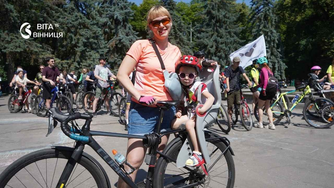 Велодень у Вінниці: 500 учасників, 7 кілометрів і 130 тисяч гривень для ЗСУ