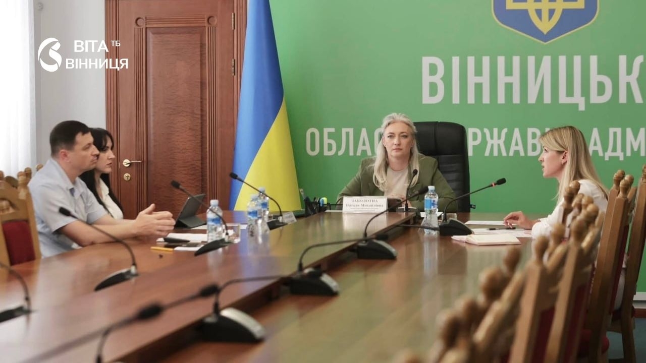 Вінниччина першою в Україні залучить соцпрацівників для доставки газети людям похилого віку