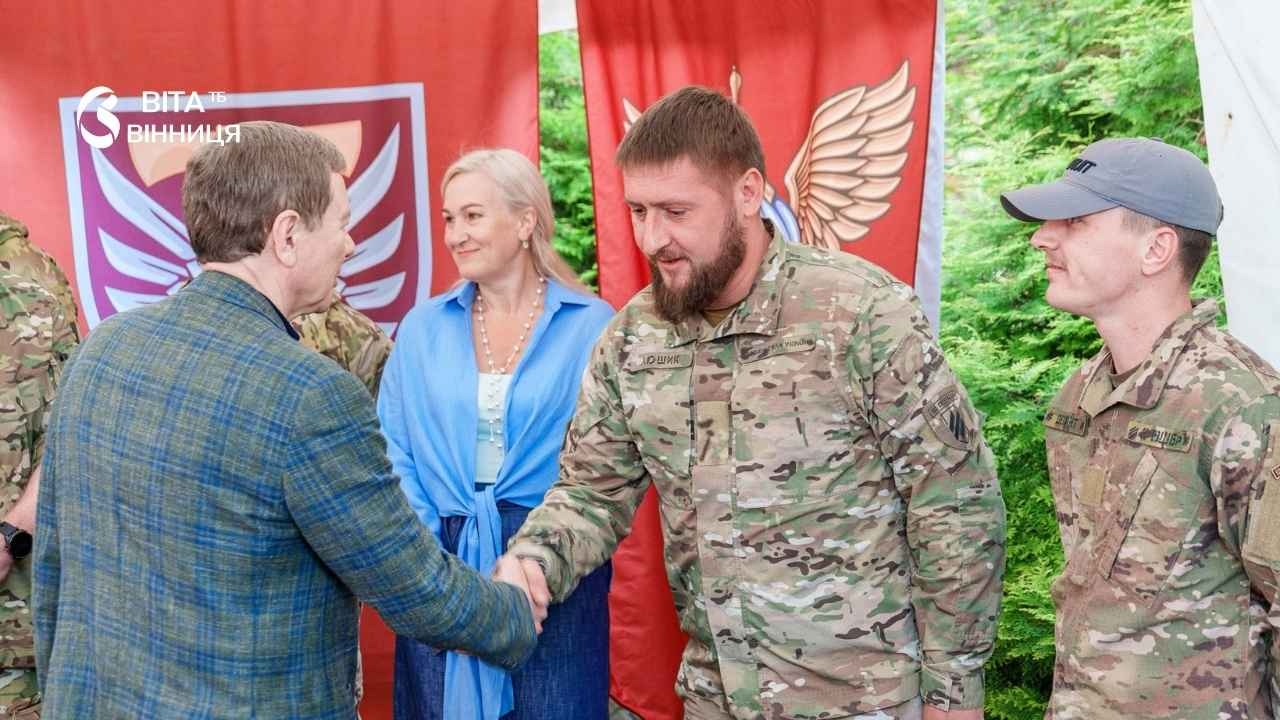 Вінниця передала п'яти бригадам 500 FPV-дронів та 25 квадрокоптерів Matrice 4E