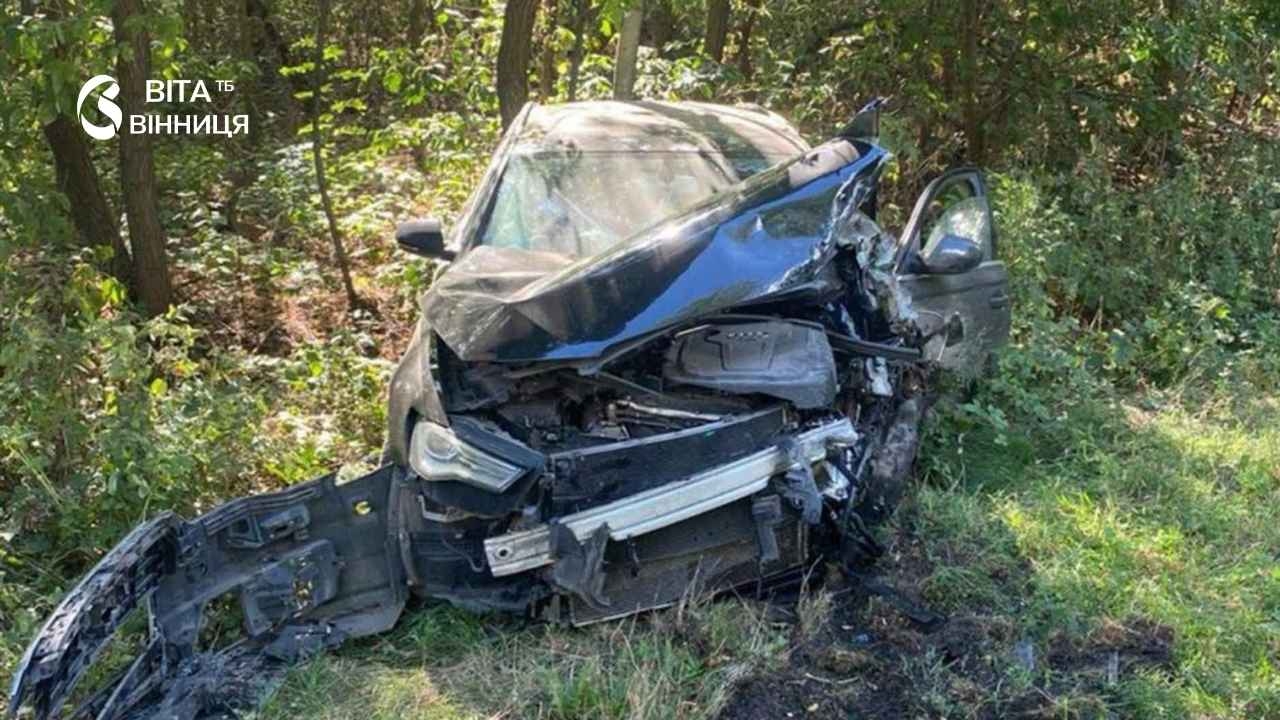 Водійка легковика померла під час надання медичної допомоги: аварія у Вінницькому районі