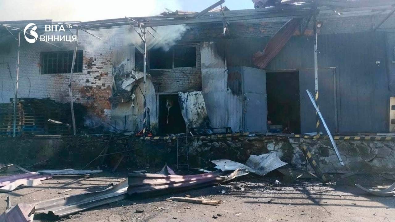 Ворог завдав удару по відділенню Нової Пошти на Вінниччині: постраждали п'ятеро людей 