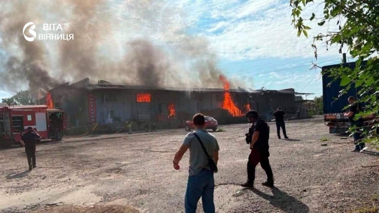 Ворог завдав удару по відділенню Нової Пошти на Вінниччині: постраждали восьмеро людей 