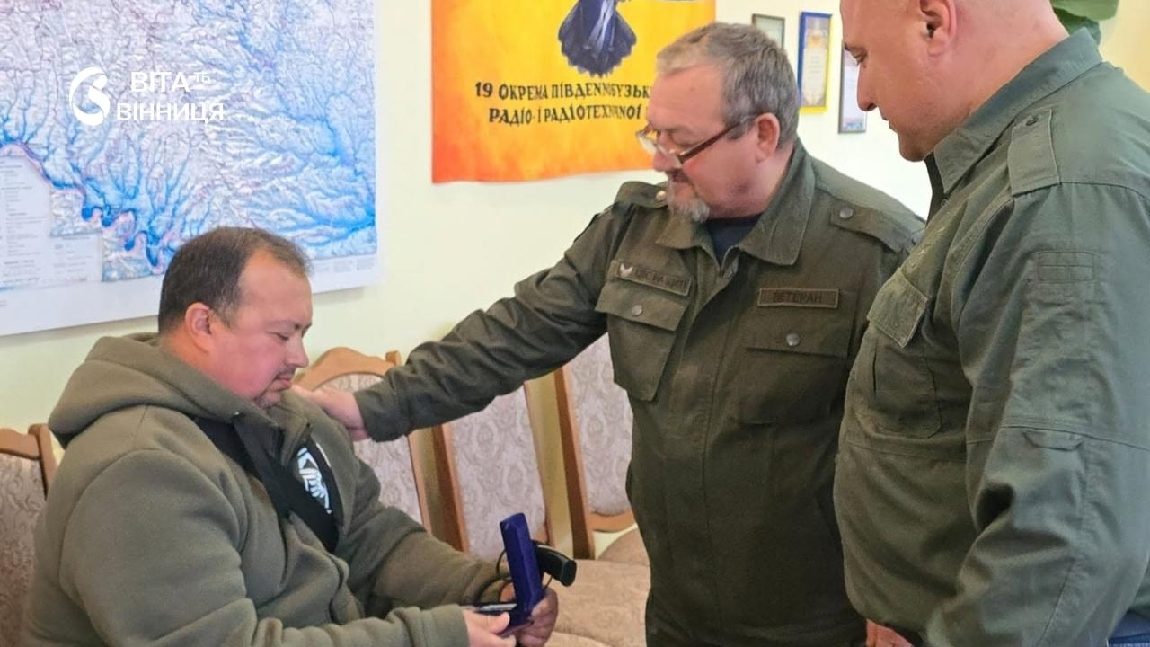 Втратив ногу в бою на Луганщині: ветерана з Крижопільщини відзначили медаллю «За військову службу Україні»