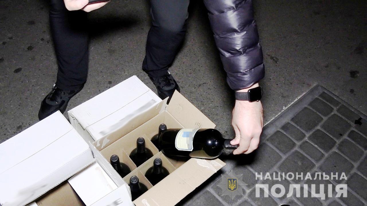 У Вінниці викрили магазин господарчих товарів, в якому підпільно продавали алкоголь