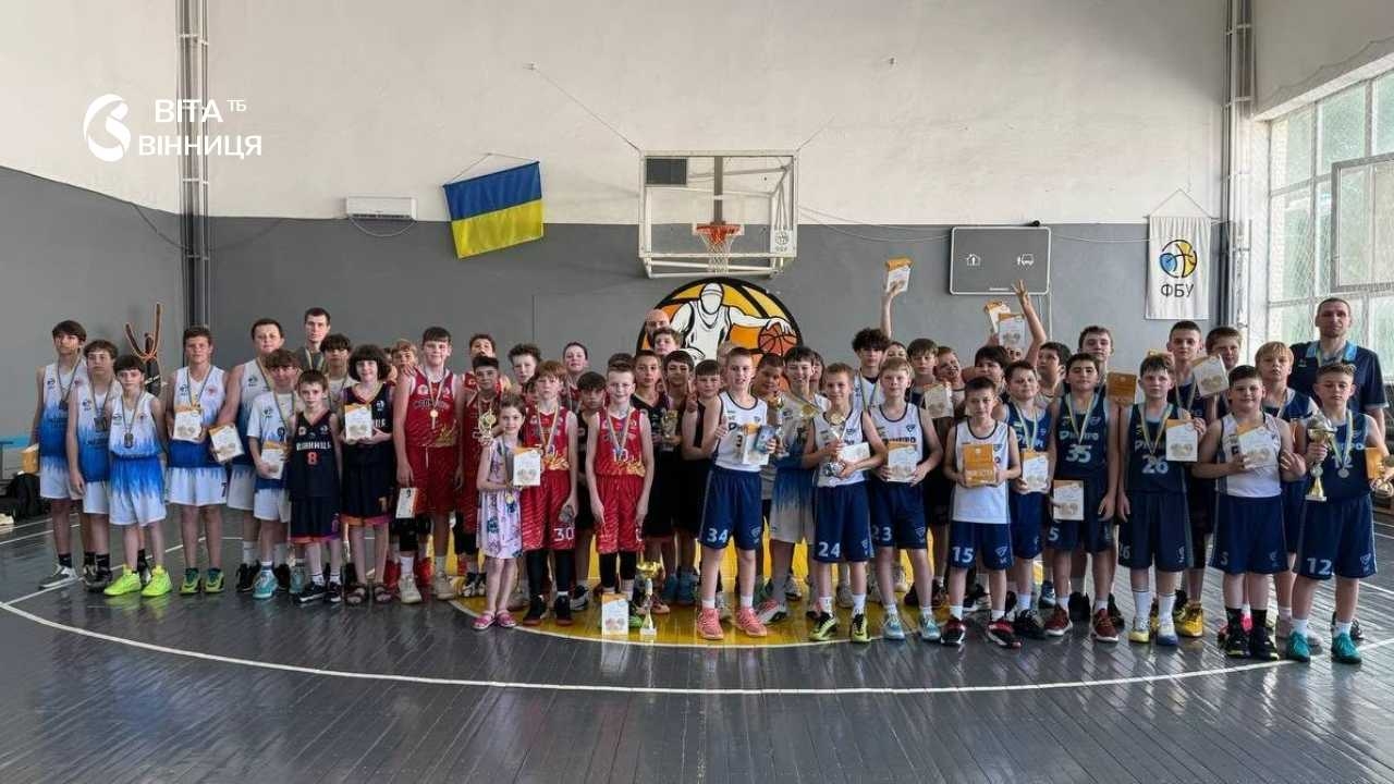 Юні баскетболісти з кількох міст України змагалися у Вінниці — перемогли господарі