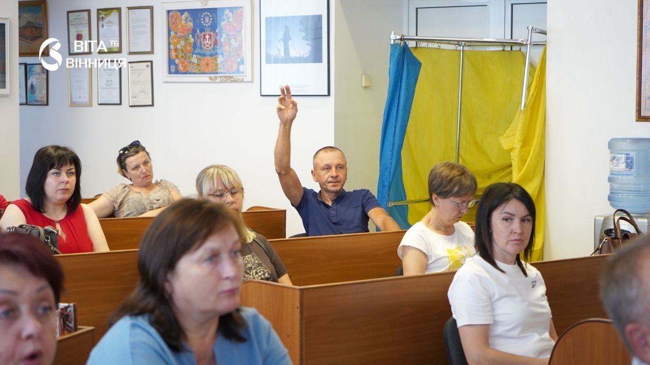 Захаращені сходові клітини та хаотичне паркування: вінницьким ОСББ вказали на порушення