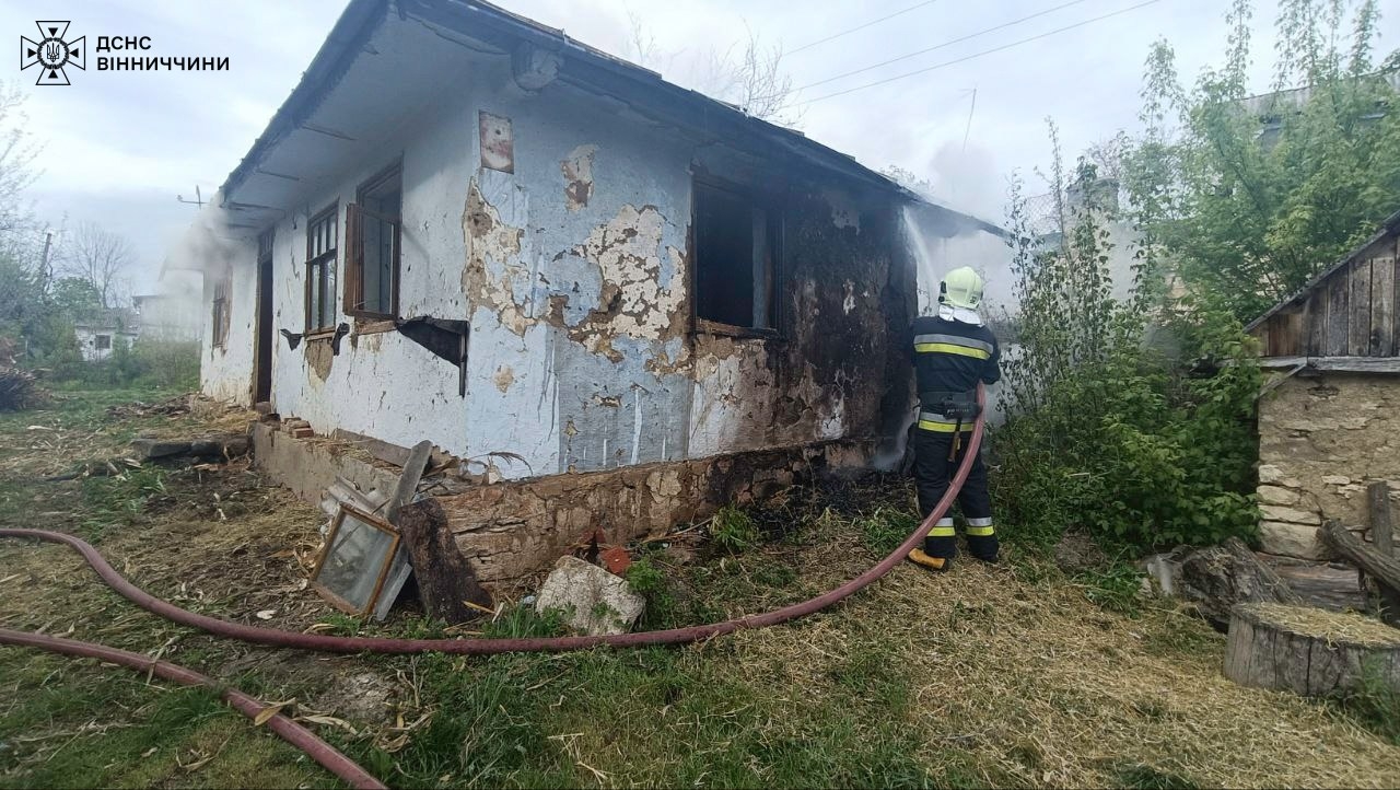 На Вінниччині вогонь знищив господарчу споруду