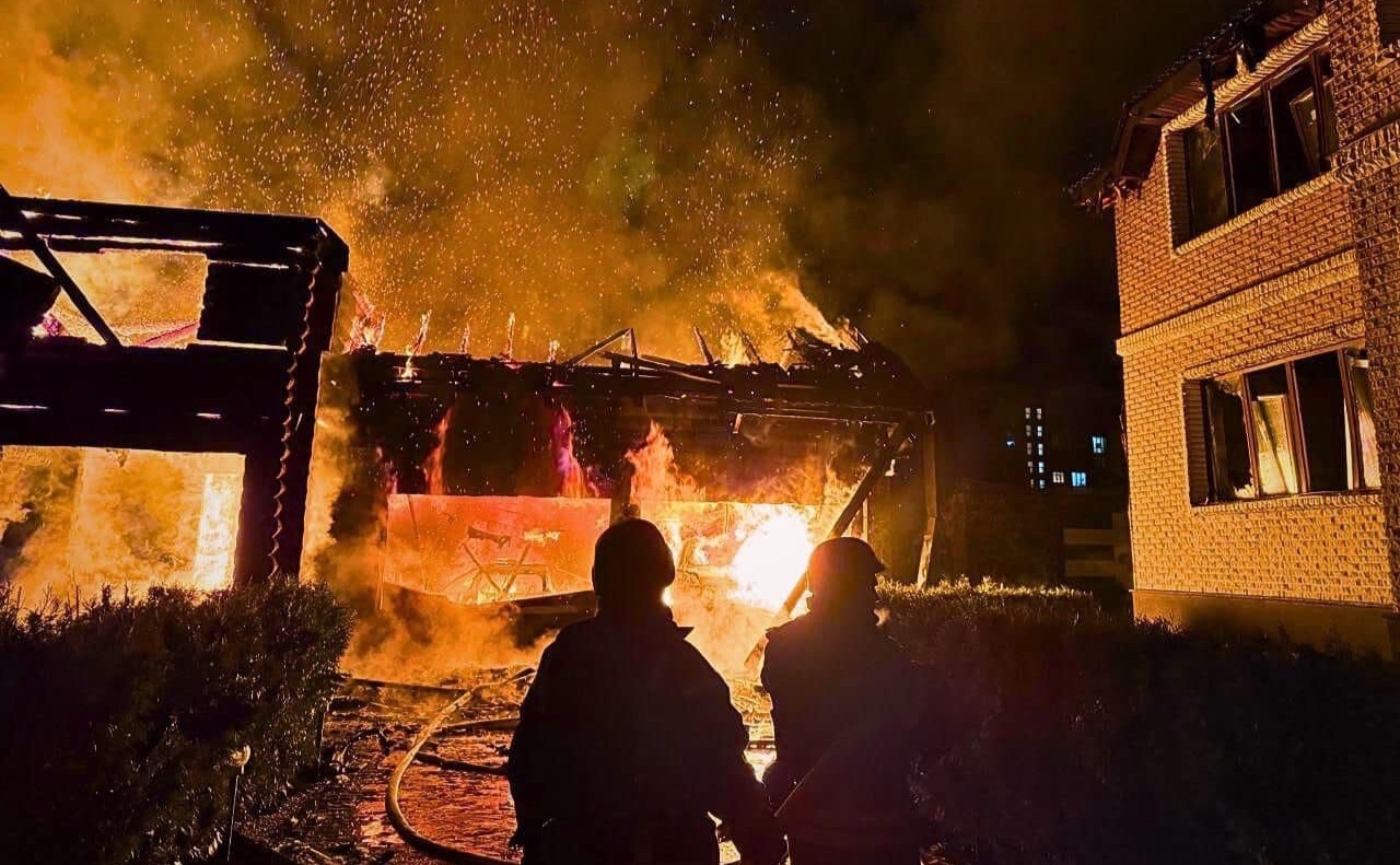 Удар "Шахеда" під Києвом забрав життя подружжя - загинув відомий хірург та журналістка