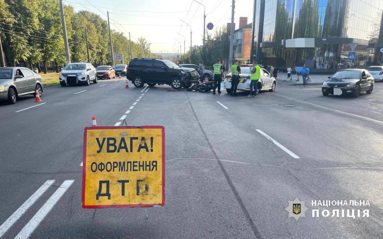 У Вінниці в аварії загинув мотоцикліст, його пасажирка — у лікарні