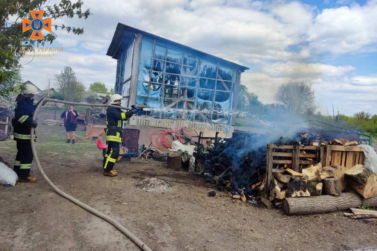 11 травня на Вінниччині рятувальники загасили понад десяток пожеж