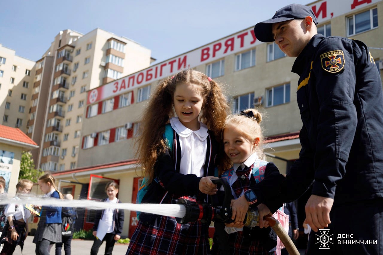 В гості до вінницьких рятувальників завітали першокласники 15-го ліцею