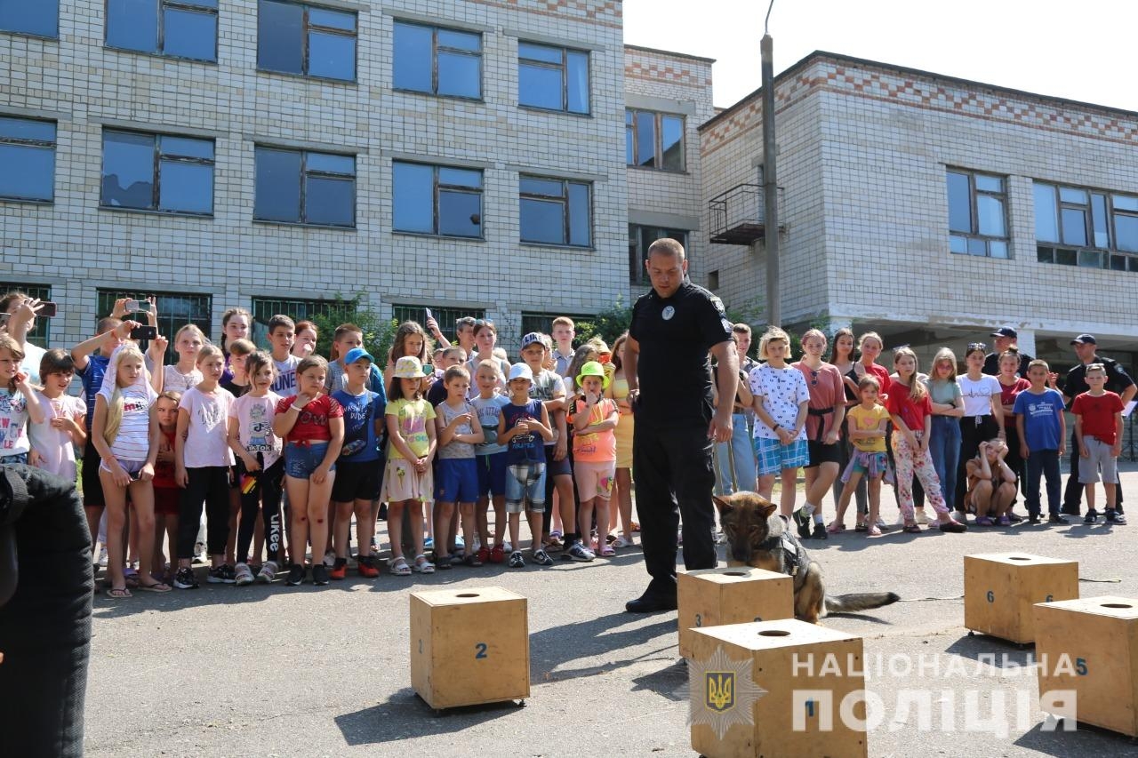 Вінницькі поліцейські влаштували для дітей спортивне свято  