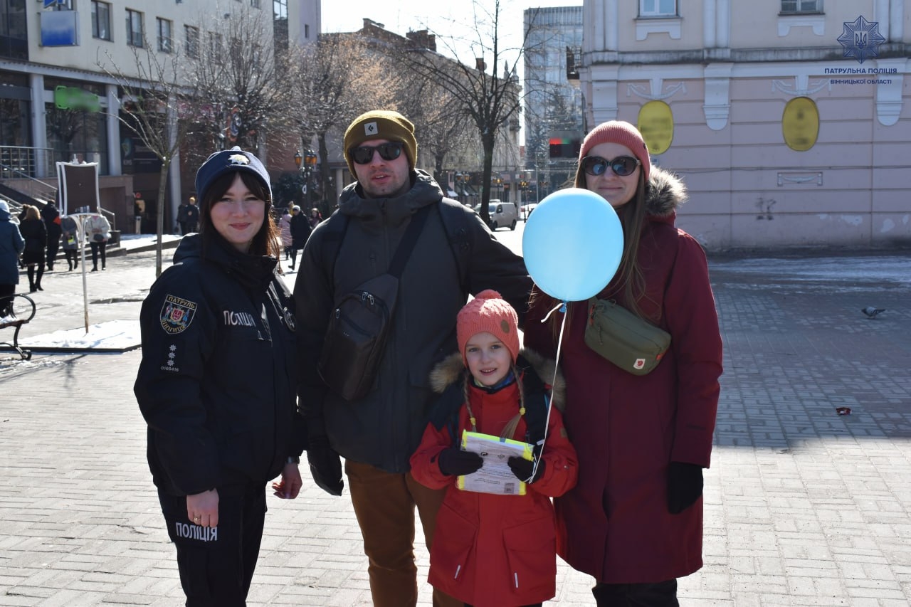 Безпека на дорозі: вінницькі поліцейські провели акцію для діток