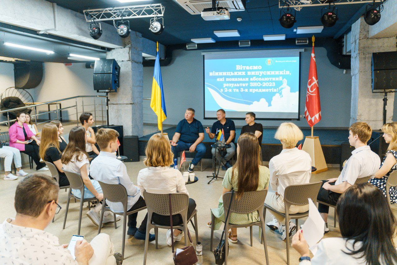 Мер Вінниці Сергій Моргунов відзначив випускників шкіл з найвищими балами мультитесту