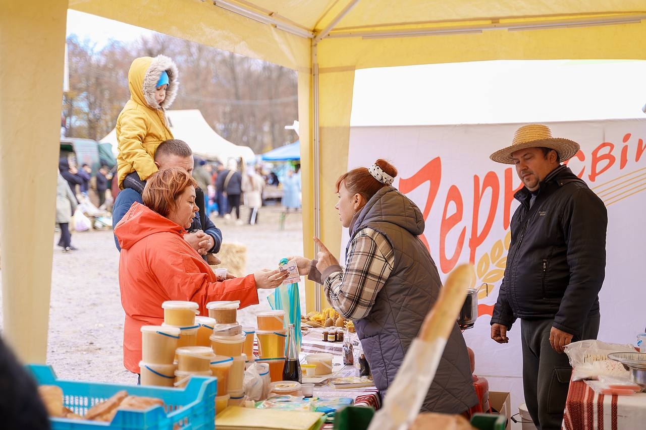 Сільськогосподарський ярмарок у Вінниці якісна продукція, крафтові вироби та допомога військовим